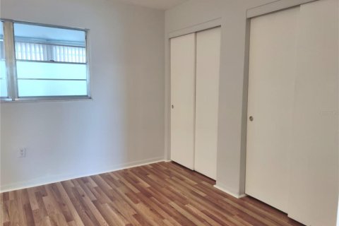 Condo in Saint Petersburg, Florida, 2 bedrooms  № 2196660 - photo 17