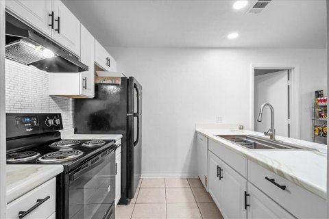 Condo in Gainesville, Florida, 4 bedrooms № 2236391 - photo 6
