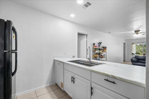 Condo in Gainesville, Florida, 4 bedrooms № 2236391 - photo 7