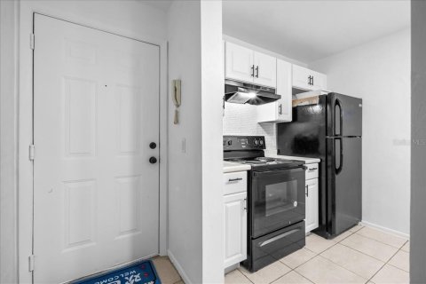 Condo in Gainesville, Florida, 4 bedrooms № 2236391 - photo 5