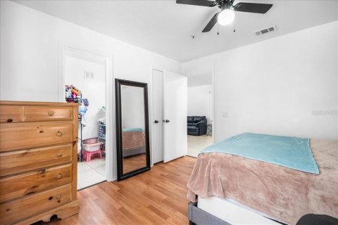 Condo in Gainesville, Florida, 4 bedrooms № 2236391 - photo 25