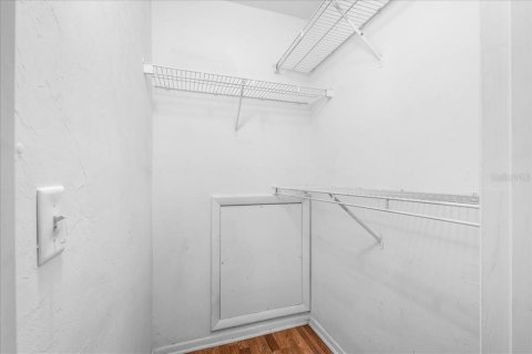 Condo in Gainesville, Florida, 4 bedrooms № 2236391 - photo 19