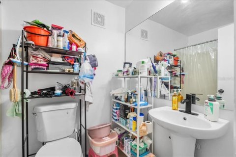 Condo in Gainesville, Florida, 4 bedrooms № 2236391 - photo 26