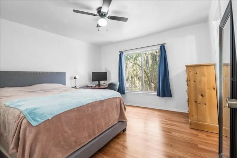 Condo in Gainesville, Florida, 4 bedrooms № 2236391 - photo 24