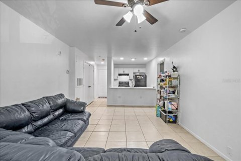 Condo in Gainesville, Florida, 4 bedrooms № 2236391 - photo 14