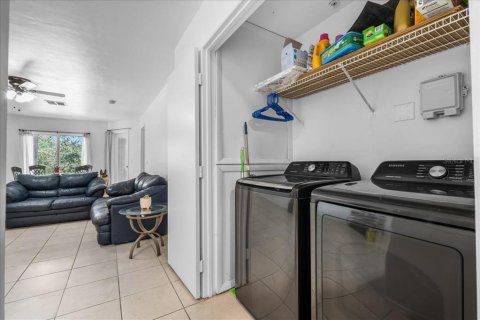 Condo in Gainesville, Florida, 4 bedrooms № 2236391 - photo 30