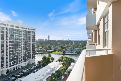 Condo in Hallandale Beach, Florida, 2 bedrooms  № 2028502 - photo 26
