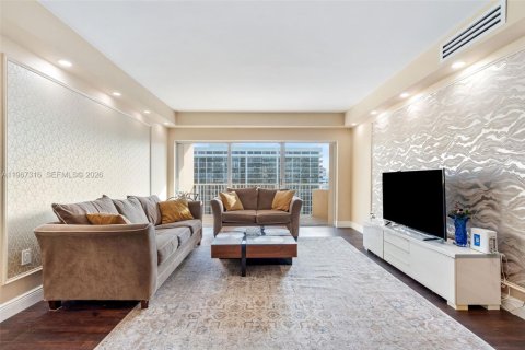 Condo in Hallandale Beach, Florida, 2 bedrooms  № 2028502 - photo 3