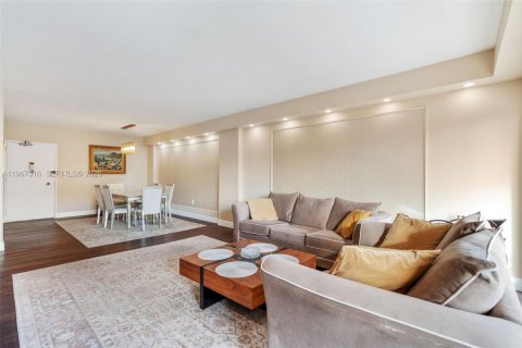 Condo in Hallandale Beach, Florida, 2 bedrooms  № 2028502 - photo 4