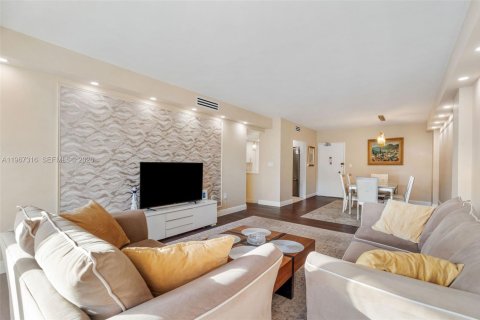 Condo in Hallandale Beach, Florida, 2 bedrooms  № 2028502 - photo 5