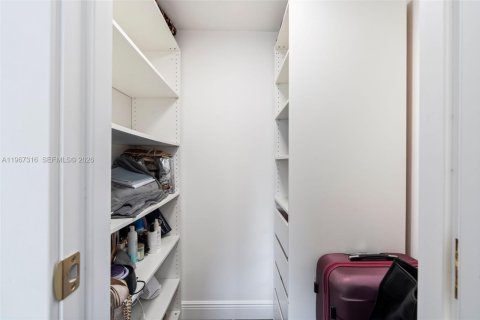 Condo in Hallandale Beach, Florida, 2 bedrooms  № 2028502 - photo 22