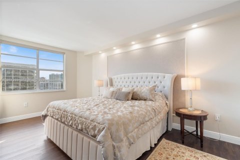 Condo in Hallandale Beach, Florida, 2 bedrooms  № 2028502 - photo 8