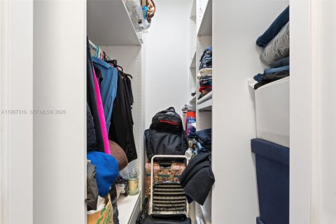 Condo in Hallandale Beach, Florida, 2 bedrooms  № 2028502 - photo 21