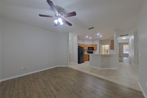 Villa ou maison à louer à Apopka, Floride: 3 chambres, 157.1 m2 № 2117761 - photo 2