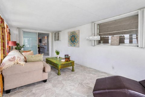 House in Boynton Beach, Florida 2 bedrooms, 119.57 sq.m. № 2246483 - photo 17