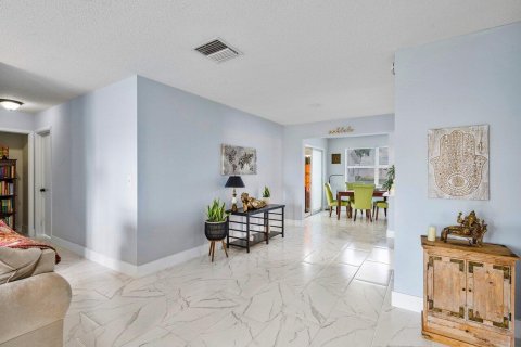 House in Boynton Beach, Florida 2 bedrooms, 119.57 sq.m. № 2246483 - photo 6