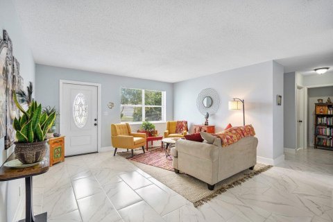House in Boynton Beach, Florida 2 bedrooms, 119.57 sq.m. № 2246483 - photo 4