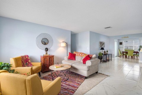 House in Boynton Beach, Florida 2 bedrooms, 119.57 sq.m. № 2246483 - photo 5