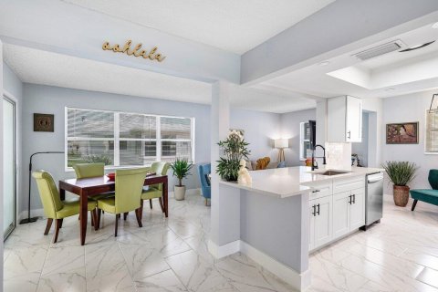 House in Boynton Beach, Florida 2 bedrooms, 119.57 sq.m. № 2246483 - photo 15