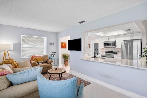 House in Boynton Beach, Florida 2 bedrooms, 119.57 sq.m. № 2246483 - photo 12