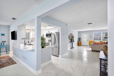 House in Boynton Beach, Florida 2 bedrooms, 119.57 sq.m. № 2246483 - photo 8