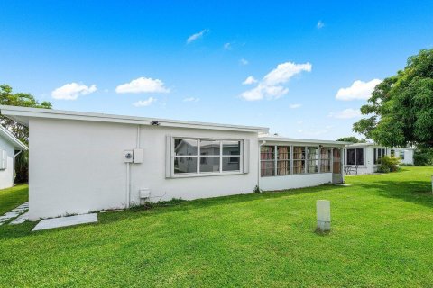House in Boynton Beach, Florida 2 bedrooms, 119.57 sq.m. № 2246483 - photo 27