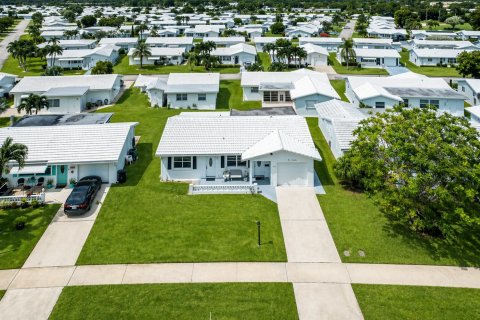 House in Boynton Beach, Florida 2 bedrooms, 119.57 sq.m. № 2246483