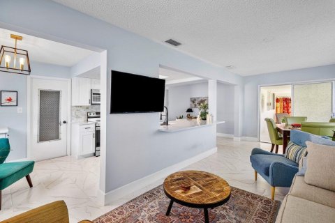 House in Boynton Beach, Florida 2 bedrooms, 119.57 sq.m. № 2246483 - photo 13