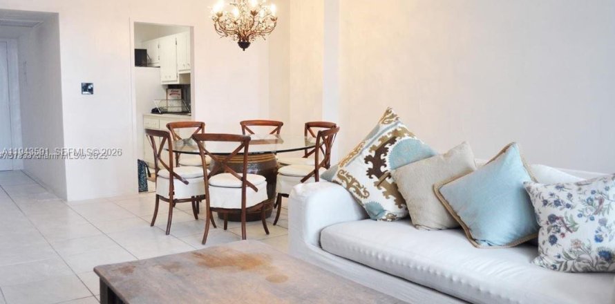 Condominio en Miami Beach, Florida, 1 dormitorio  № 2000523