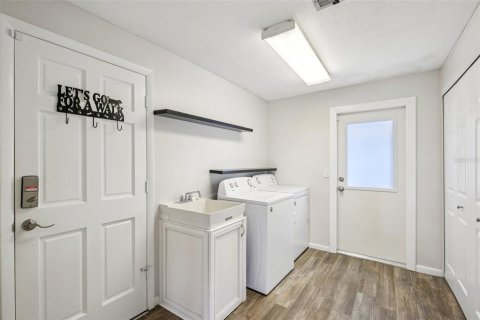 House in Saint Petersburg, Florida 4 bedrooms, 202.53 sq.m. № 2093105 - photo 22