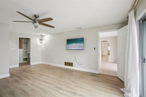 House in Saint Petersburg, Florida 4 bedrooms, 202.53 sq.m. № 2093105 - photo 15
