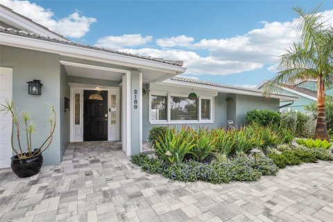 House in Saint Petersburg, Florida 4 bedrooms, 202.53 sq.m. № 2093105 - photo 2