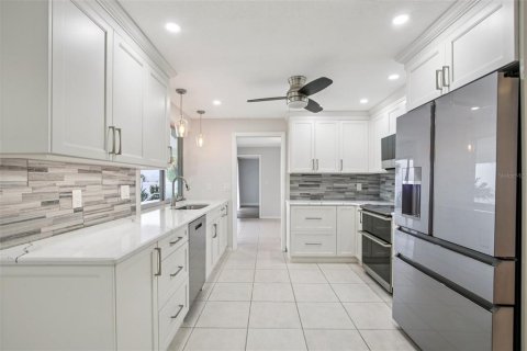 House in Saint Petersburg, Florida 4 bedrooms, 202.53 sq.m. № 2093105 - photo 18