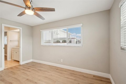 House in Saint Petersburg, Florida 4 bedrooms, 202.53 sq.m. № 2093105 - photo 30