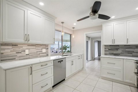 House in Saint Petersburg, Florida 4 bedrooms, 202.53 sq.m. № 2093105 - photo 19