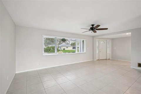 House in Saint Petersburg, Florida 4 bedrooms, 202.53 sq.m. № 2093105 - photo 11