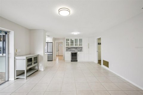 House in Saint Petersburg, Florida 4 bedrooms, 202.53 sq.m. № 2093105 - photo 5
