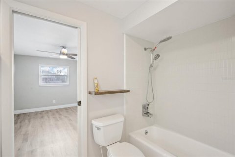 House in Saint Petersburg, Florida 4 bedrooms, 202.53 sq.m. № 2093105 - photo 25