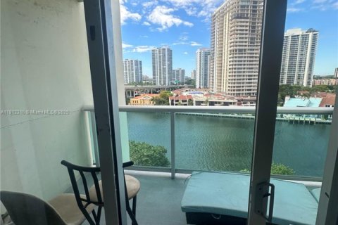 Condo in Sunny Isles Beach, Florida, 1 bedroom  № 2082325