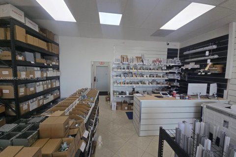 Купить коммерческую недвижимость в Помпано-Бич, Флорида № 2053288 - фото 20