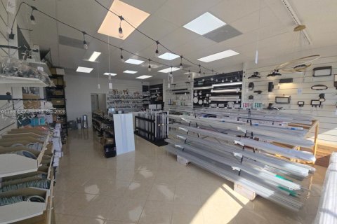 Купить коммерческую недвижимость в Помпано-Бич, Флорида № 2053288 - фото 16