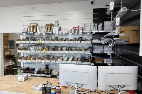 Купить коммерческую недвижимость в Помпано-Бич, Флорида № 2053288 - фото 3