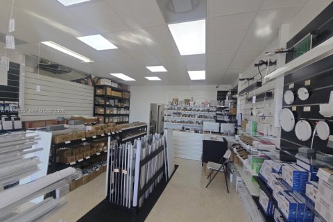 Купить коммерческую недвижимость в Помпано-Бич, Флорида № 2053288 - фото 18