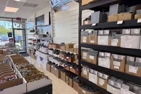 Купить коммерческую недвижимость в Помпано-Бич, Флорида № 2053288 - фото 11