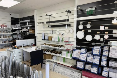 Купить коммерческую недвижимость в Помпано-Бич, Флорида № 2053288 - фото 9