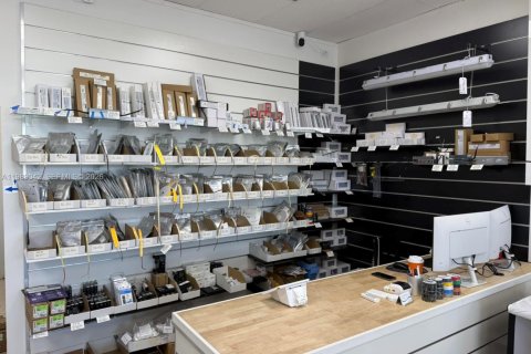 Купить коммерческую недвижимость в Помпано-Бич, Флорида № 2053288 - фото 2