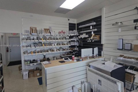 Купить коммерческую недвижимость в Помпано-Бич, Флорида № 2053288 - фото 15