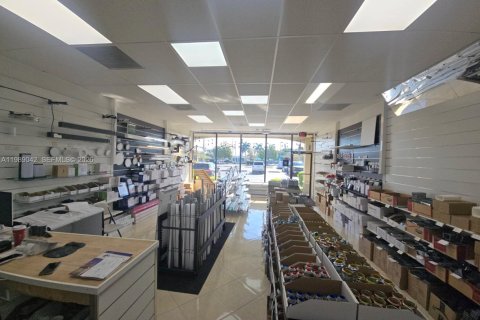 Купить коммерческую недвижимость в Помпано-Бич, Флорида № 2053288 - фото 14