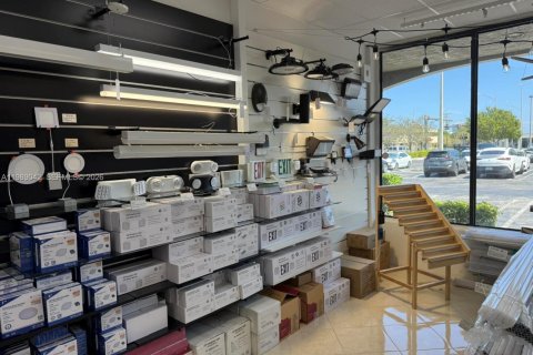 Купить коммерческую недвижимость в Помпано-Бич, Флорида № 2053288 - фото 7