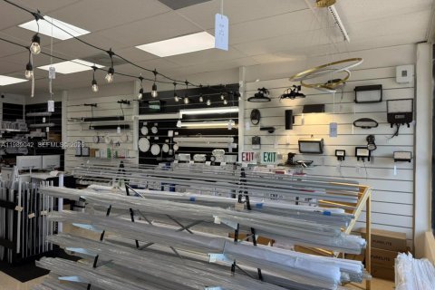 Купить коммерческую недвижимость в Помпано-Бич, Флорида № 2053288 - фото 5